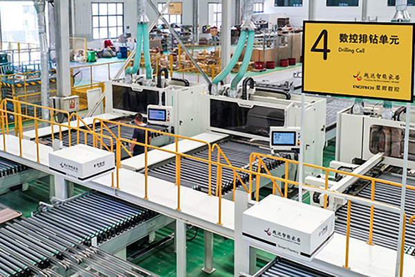 Jaki sprzęt jest potrzebny do automatycznej produkcji mebli do obróbki drewna?
