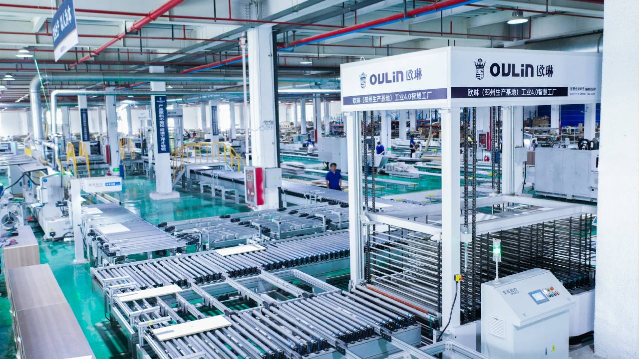 Jak inteligentna fabryka mebli produkuje meble?